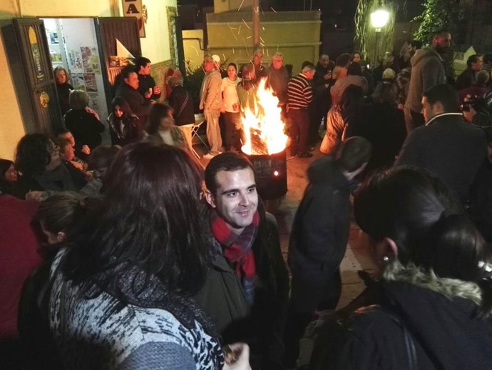 El alcalde de Almería participa en hogueras de San Antón