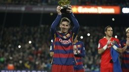 Messi ofrece su quinto Balón de Oro al Camp Nou