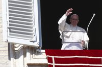 El Papa Francisco condena la violencia en nombre de la religión durante su visita a la sinagoga de Roma