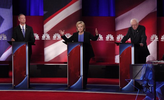 Clinton, Sanders y O'Malley durante un debate del Partido Demócrata