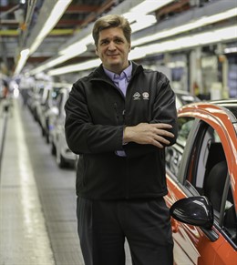 Fernando Andreu en la planta de Figueruelas (Zaragoza).