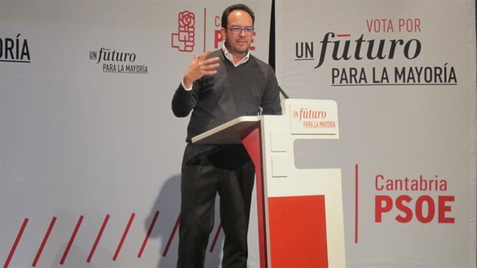 Antonio Hernando en Santoña