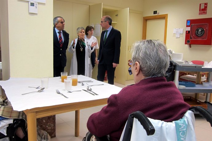 Visita del presidente de la Diputación de Salamanca a la Residencia Asistida