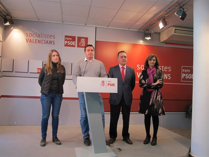 Herick Campos y otros diputados socialistas en rueda de prensa