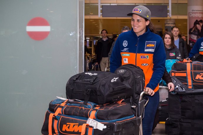 Laia Sanz a su llegada a Barcelona tras el Dakar 2016