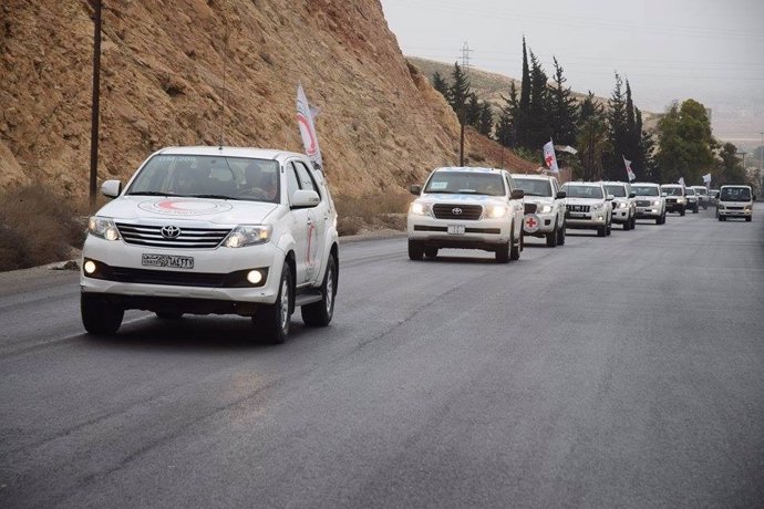 Un convoy de ayuda humanitaria de la Media Luna Roja de Siria 