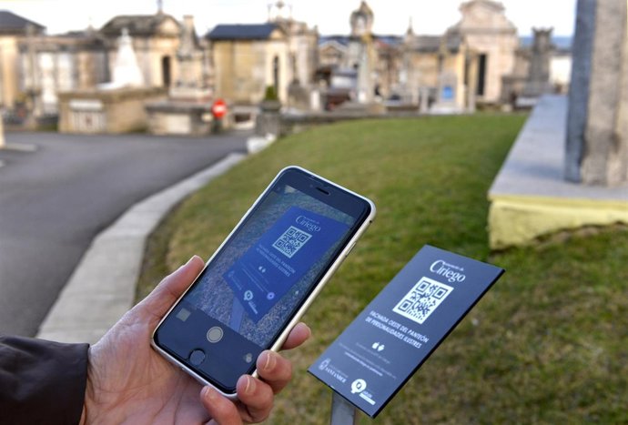 Códigos QR en el cementerio de Ciriego