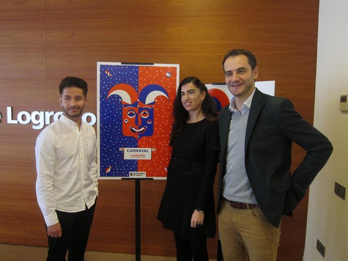 Sáinz, Yoldi y Triana, con el cartel ganador