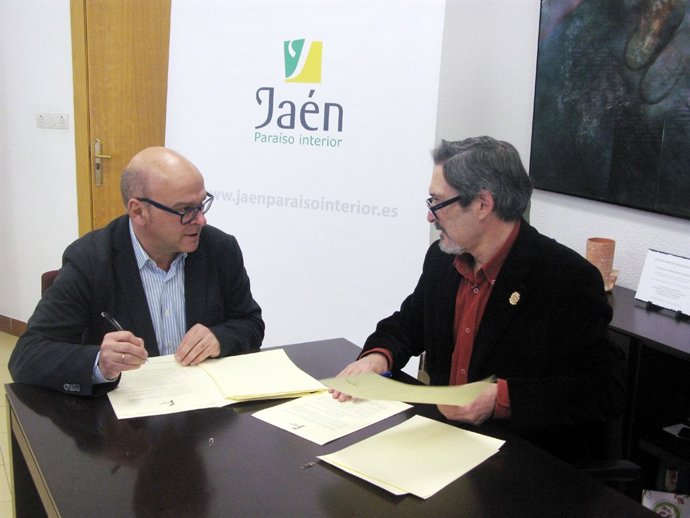 Fernández y Martín firman el convenio sobre las audioguías.