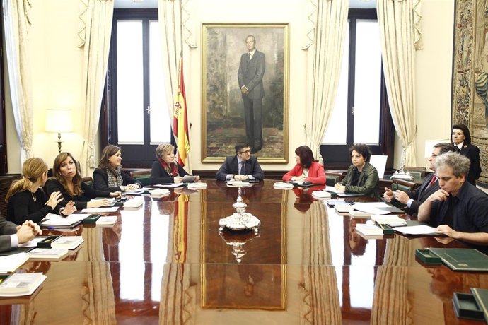 Patxi López preside la primera reunión de la mesa del Congreso