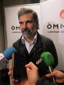 El presidente de Òmnium Cultural, Jordi Cuixart, atiende a los medios 