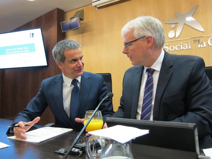 El miembro del Comitè Ejecutivo del Club de Roma, Joan Rosàs, y Gary Gardner