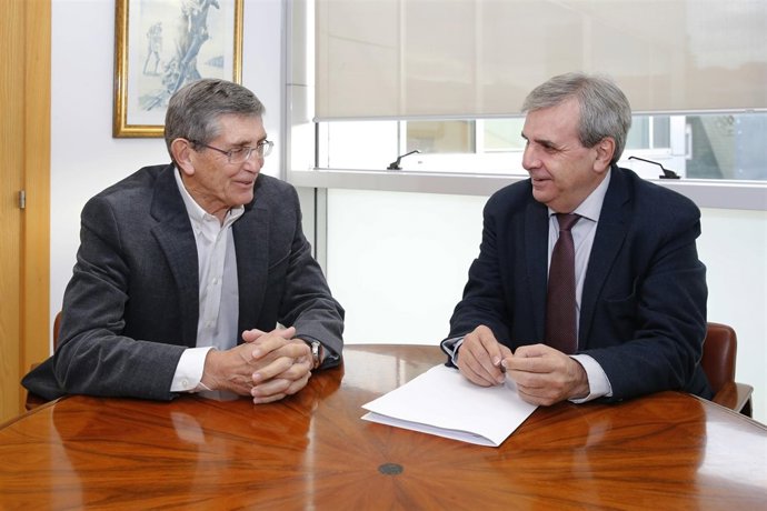 De la Sierra se reúne con el alcalde de Castro Urdiales