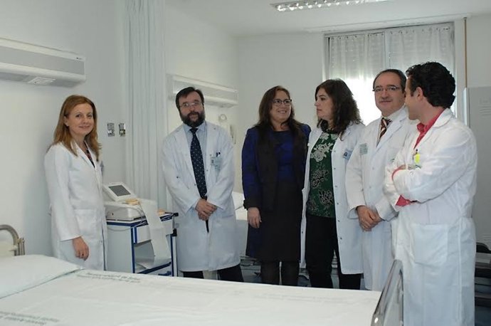 Luna (centro) visita las instalaciones tras las mejoras