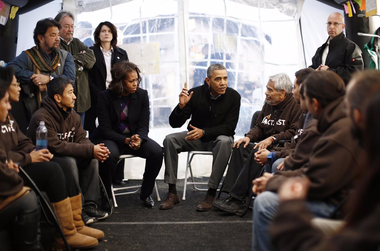 El presidente de Estados Unidos, Barack Obama, con inmigrantes.