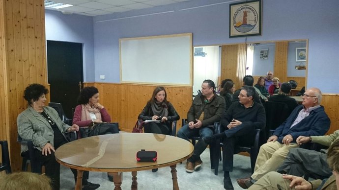 Navarro informa de la PNL a vecinos de Rincón de la  Victoria