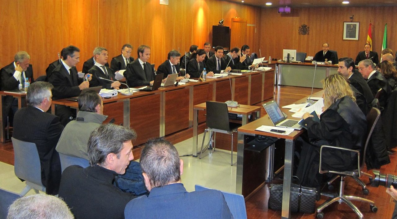 Roca, Muñoz y otros acusados en Goldfinger