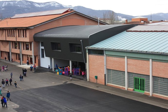 Eraikin berria, erdian