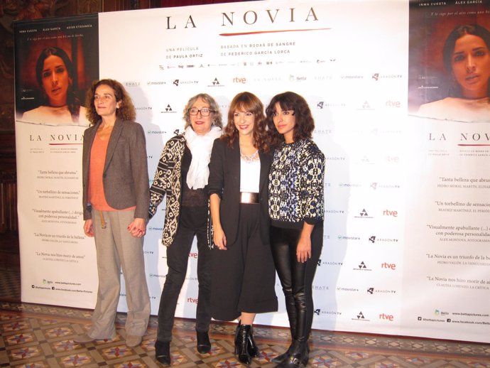 Paula Ortiz, junto a Inma Cuesta, Luisa Gavasa y Consuelo Trujillo