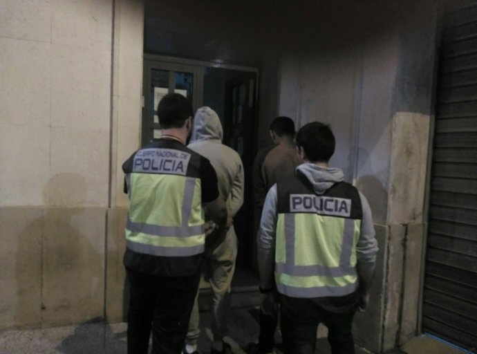 Detenidos 13 miembros de una familia por tener varias identidades