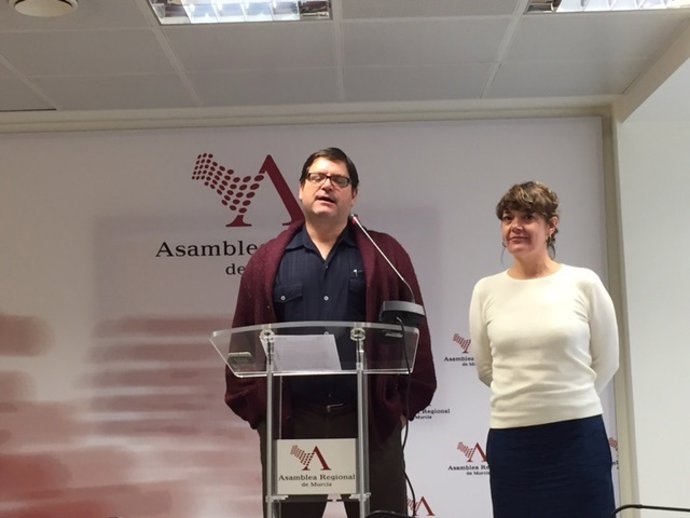 Los diputados de POdemos, Andrés Pedreño y María Giménez