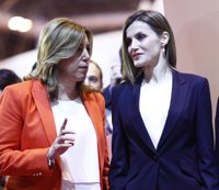 Doña Letizia visita el mostrador de Andalucía, socio exclusivo de Fitur