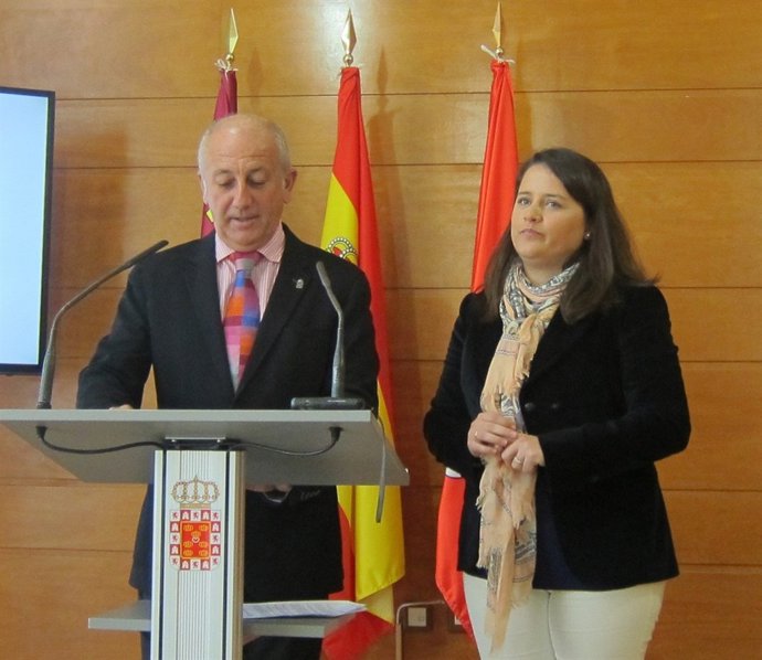Los concejales de Murcia Roque Ortiz y Lola Sánchez