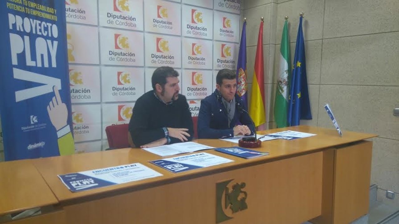 Torralbo (dcha.) presenta la jornada 'Tecnología, startup y cacharritos'