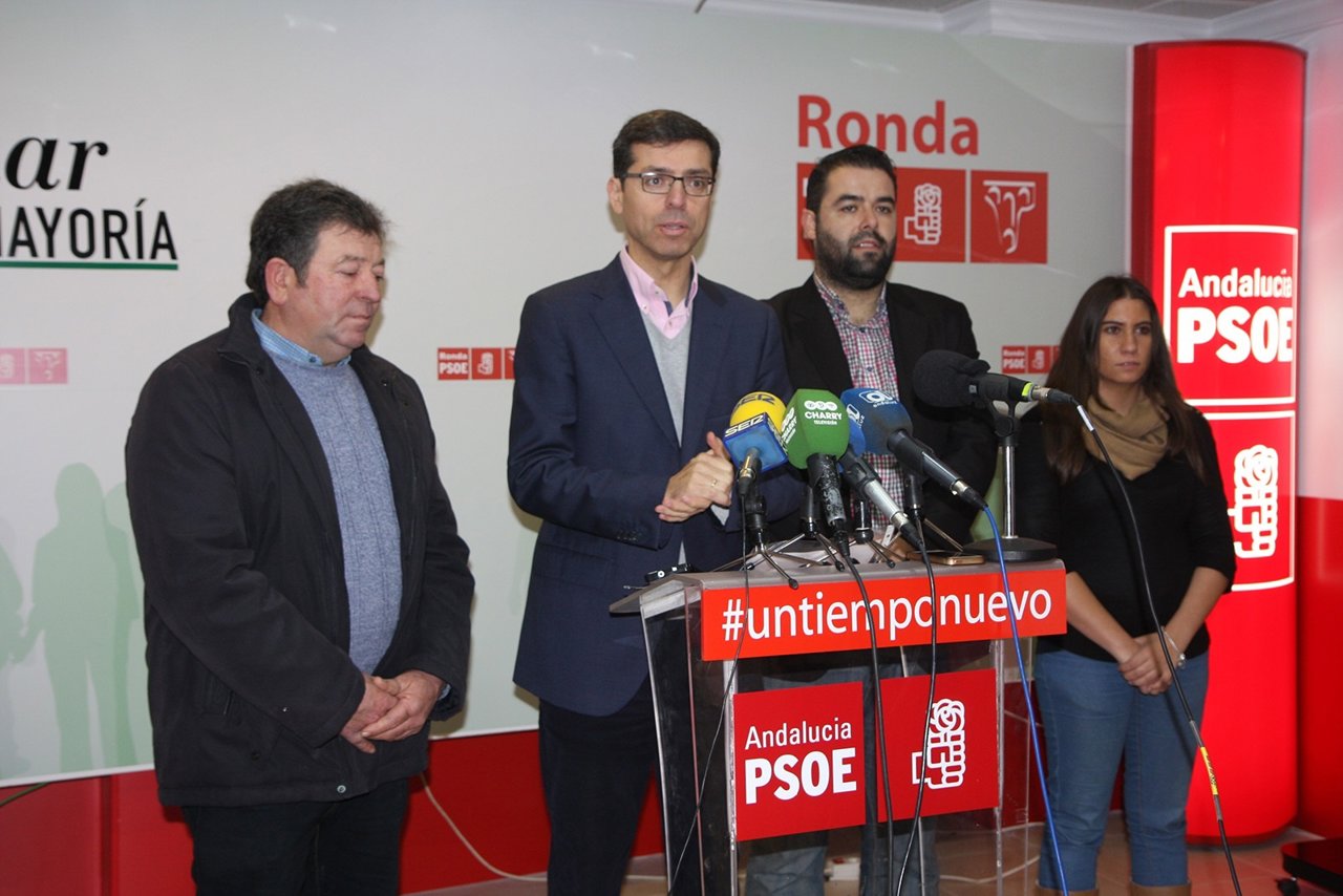 Cristóbal Fernández (PSOE) y Joaquín Esquina en rueda de prensa en Ronda