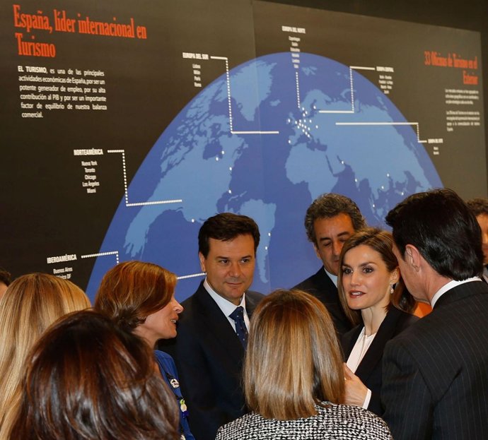 Delegación del Principado en Fitur acompañados de la Reina Letizia