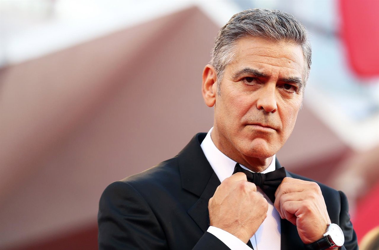 Irán censura un periídico por publicar una foto de Clooney defendiendo