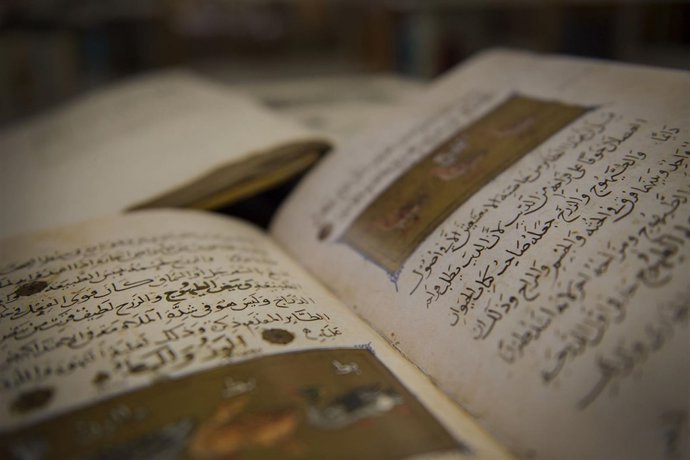 Un ejemplar en árabe de la Biblioteca Islámica