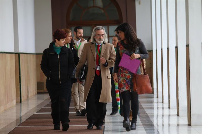 Diputados de Podemos y representantes de la Plataforma de Atención Temprana