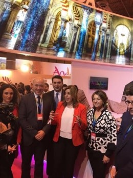 Ruiz (izda.) y Díaz (centro) asisten a la inauguración de Fitur