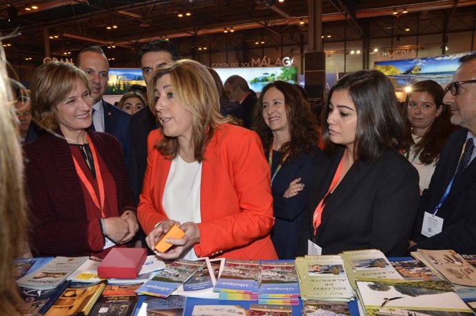 La presidenta andaluza, Susana Díaz, en el expositor de Cádiz en Fitur