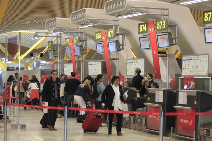 Aeropuerto de Barajas, turismo, turistas, viajeros, viajes, avión, AENA.