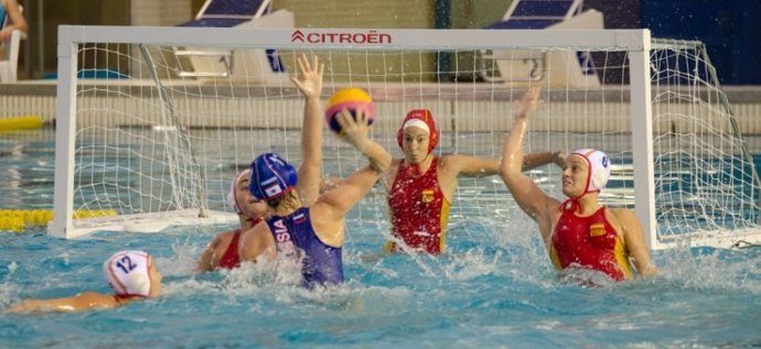 La selección española femenina de waterpolo ante Rusia (Jennifer Pareja)