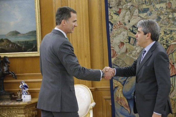 El Rey Felipe VI y el diputado de Democracia y Libertad Francesc Homs
