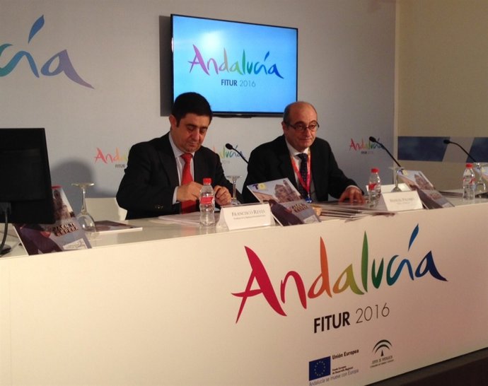 Reyes y Palomo presentan en Fitur la revista 'Turismo y Deporte SER'.