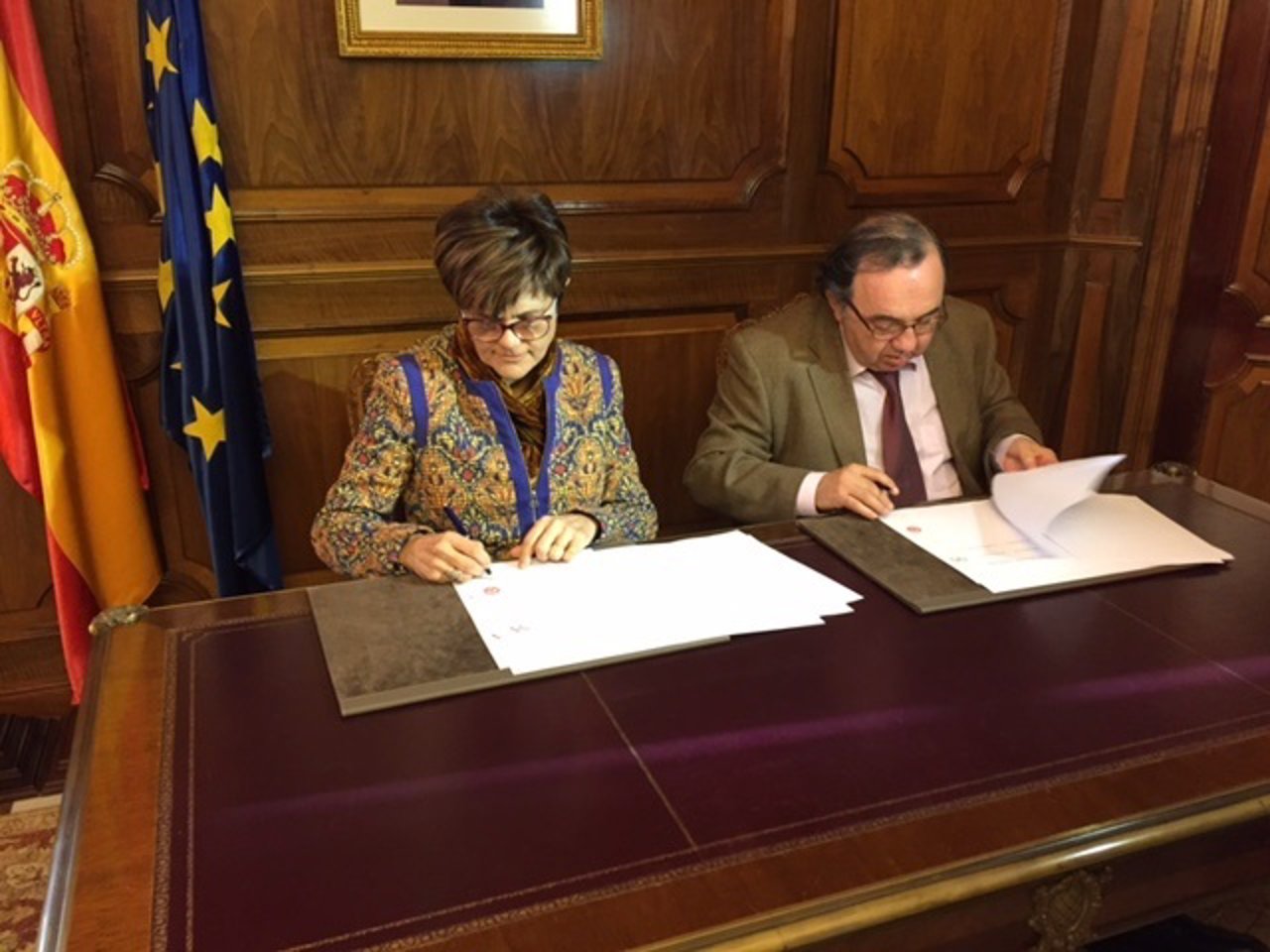 Imagen de la firma del convenio