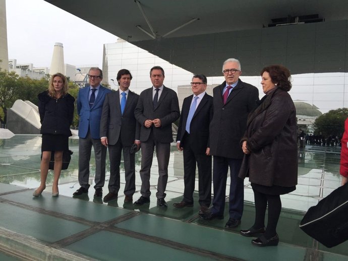 El consejero de Empleo, Empresa y Comercio, en la asamblea de Eticom