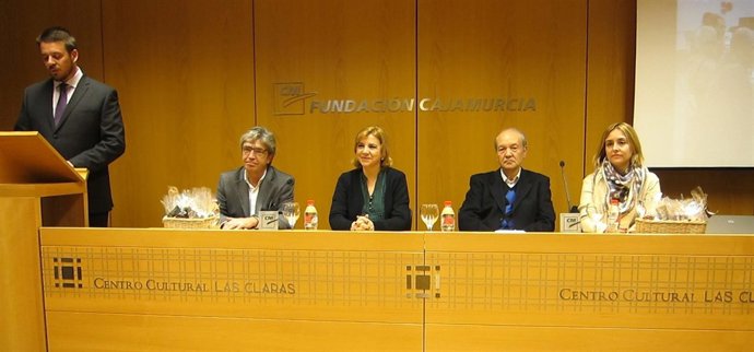 Consejera, director Fundación, director IMAS y edil Ruiz en entrega diplomas 