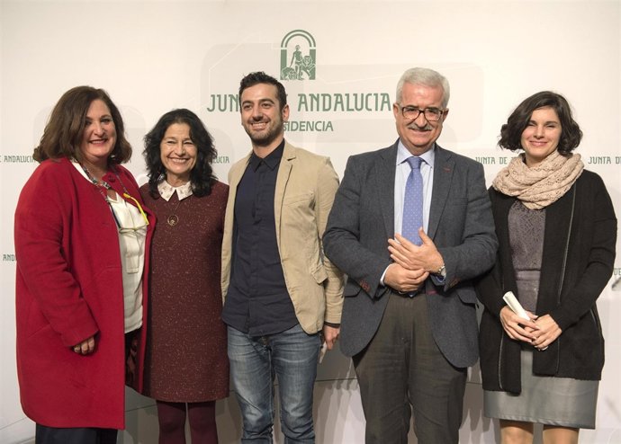 Jiménez Barrios entrega los galardones del XI Premio Tesis