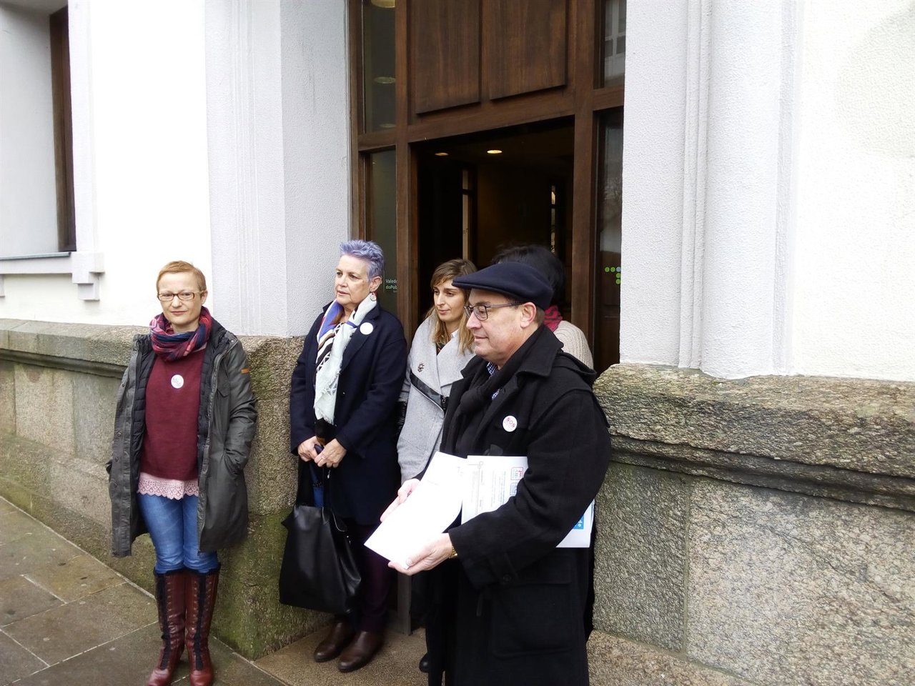 Pacientes Denuncian Discriminación Ante La Valedora Do Pobo
