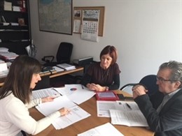 Puerto Gallego y Guillermo del Corral con la presidenta del comité de Tragsa