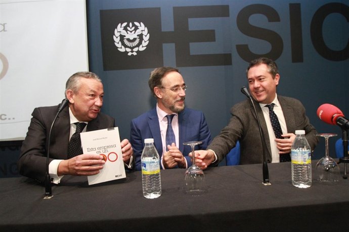 Espadas y López presentan la obra 'Esta empresa es un zoo' de José Manuel Muriel