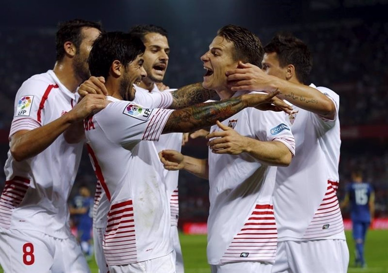 El Sevilla celebra un gol