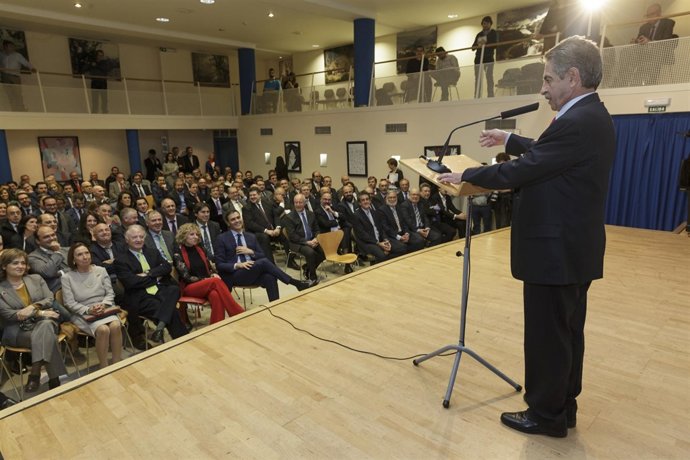 Revilla, en la recepción en la Casa  de Cantabria  en Madrid