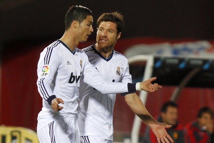 Xabi Alonso y Cristiano Ronaldo