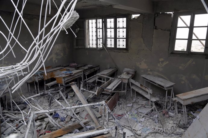 Escuela destruida por un bombardeo en la región de Alepo